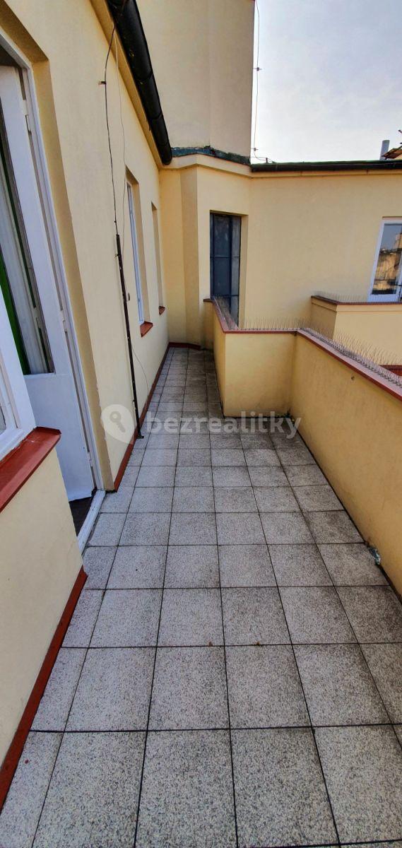 Pronájem bytu 1+1 25 m², U Nemocenské pojišťovny, Praha, Praha