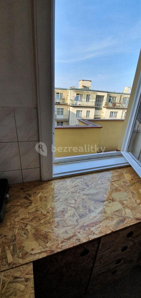 Pronájem bytu 1+1 25 m², U Nemocenské pojišťovny, Praha, Praha