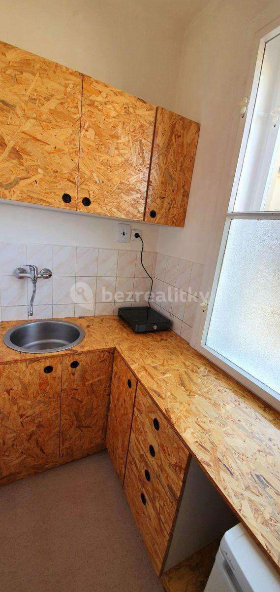 Pronájem bytu 1+1 25 m², U Nemocenské pojišťovny, Praha, Praha