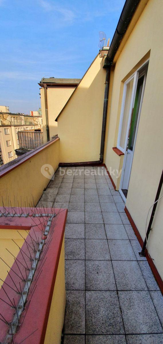 Pronájem bytu 1+1 25 m², U Nemocenské pojišťovny, Praha, Praha