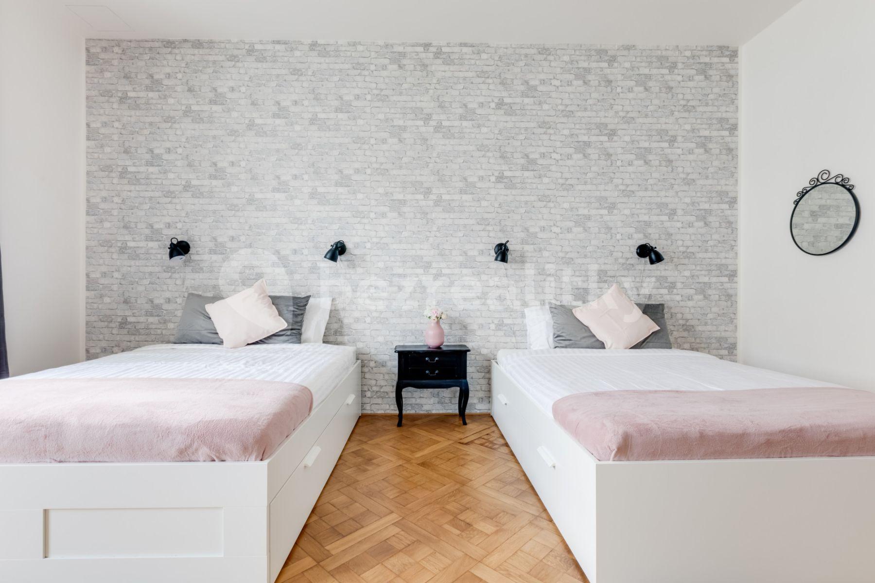 Pronájem bytu 1+kk 55 m², Lublaňská, Praha, Praha