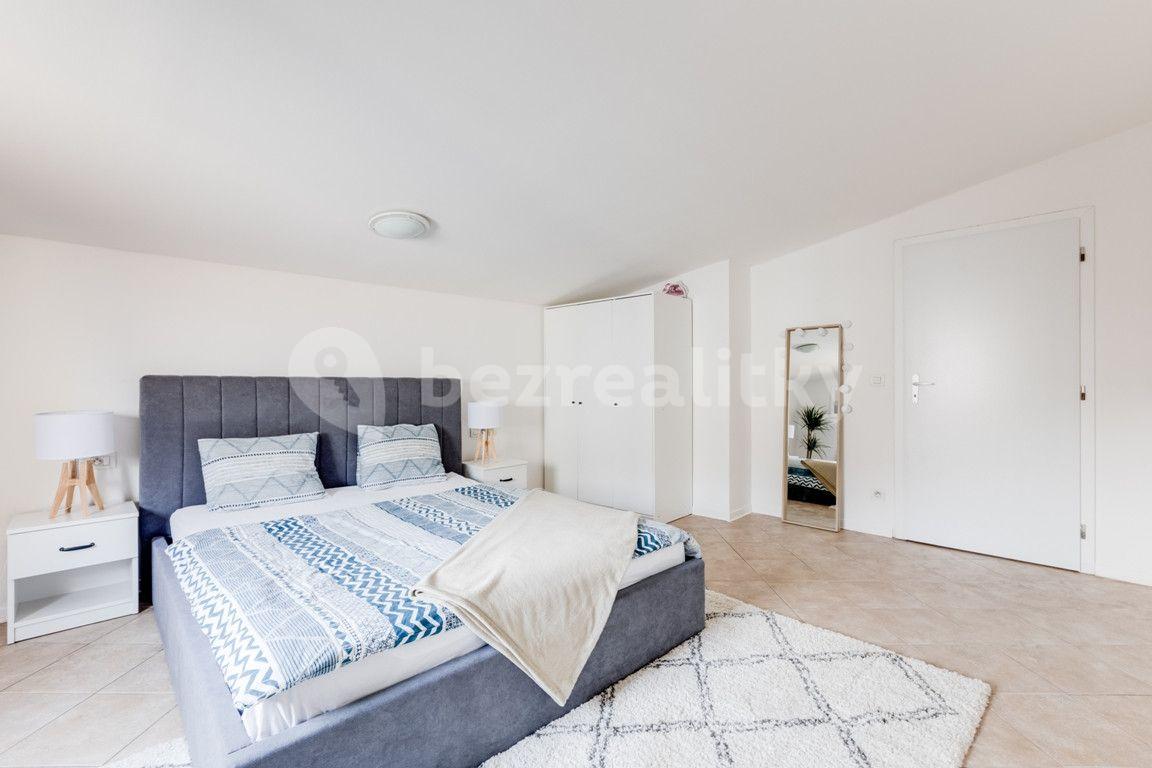 Pronájem bytu 1+kk 55 m², V Tůních, Praha, Praha