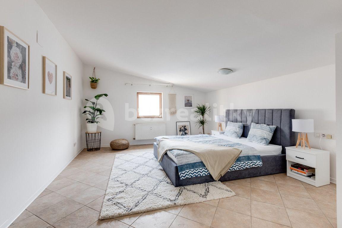 Pronájem bytu 1+kk 55 m², V Tůních, Praha, Praha