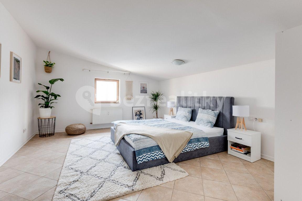 Pronájem bytu 1+kk 55 m², V Tůních, Praha, Praha