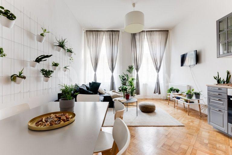 Pronájem bytu 2+1 85 m², Štěpánská, Praha, Praha