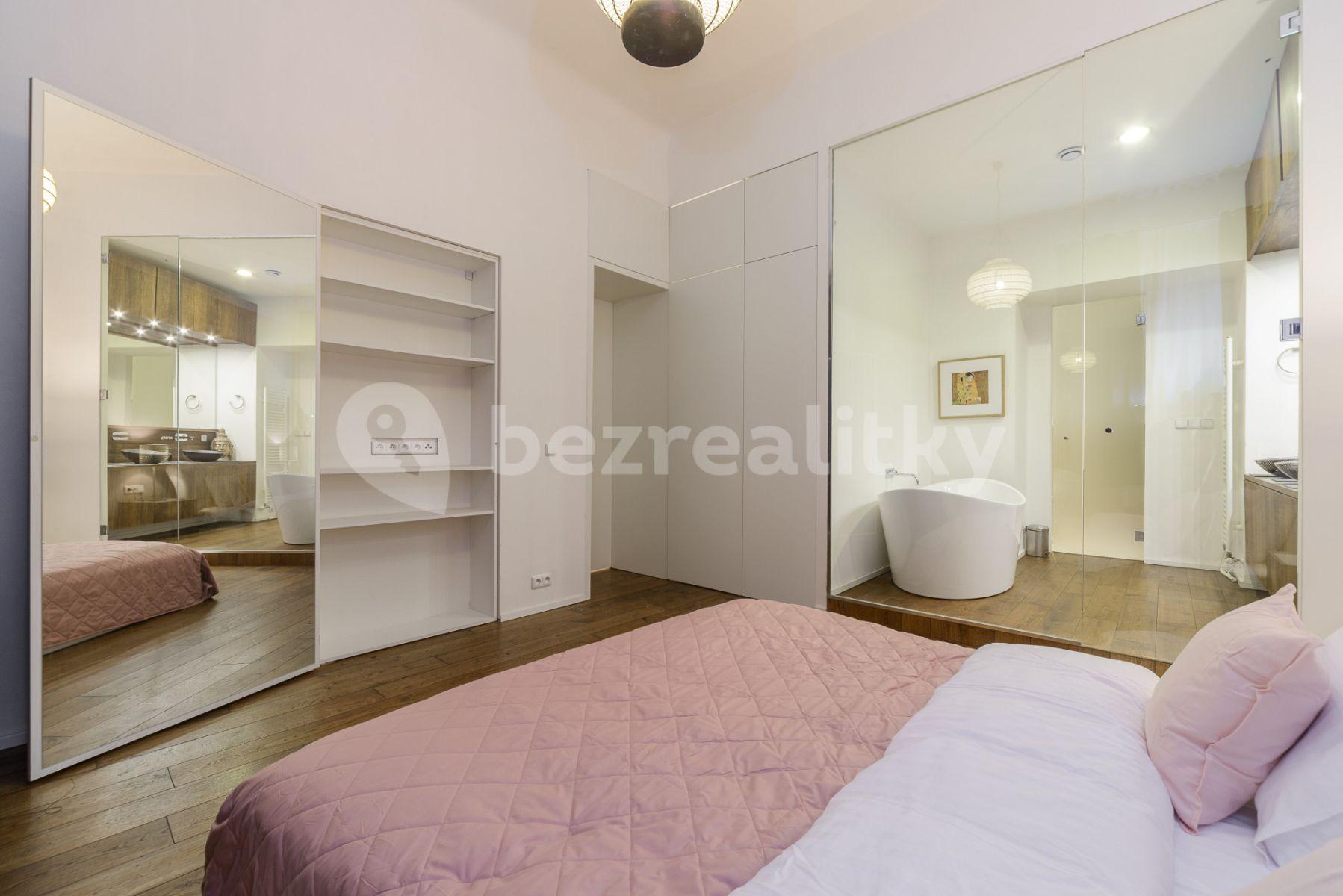 Pronájem bytu 4+1 77 m², Palackého, Praha, Praha