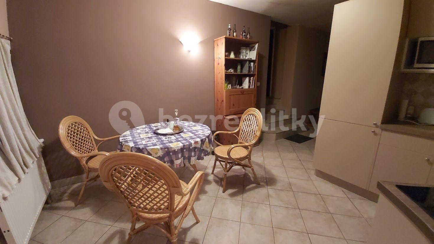 Pronájem bytu 3+kk 75 m², Zámocká, Bratislava - mestská časť Staré Mesto, Bratislavský kraj