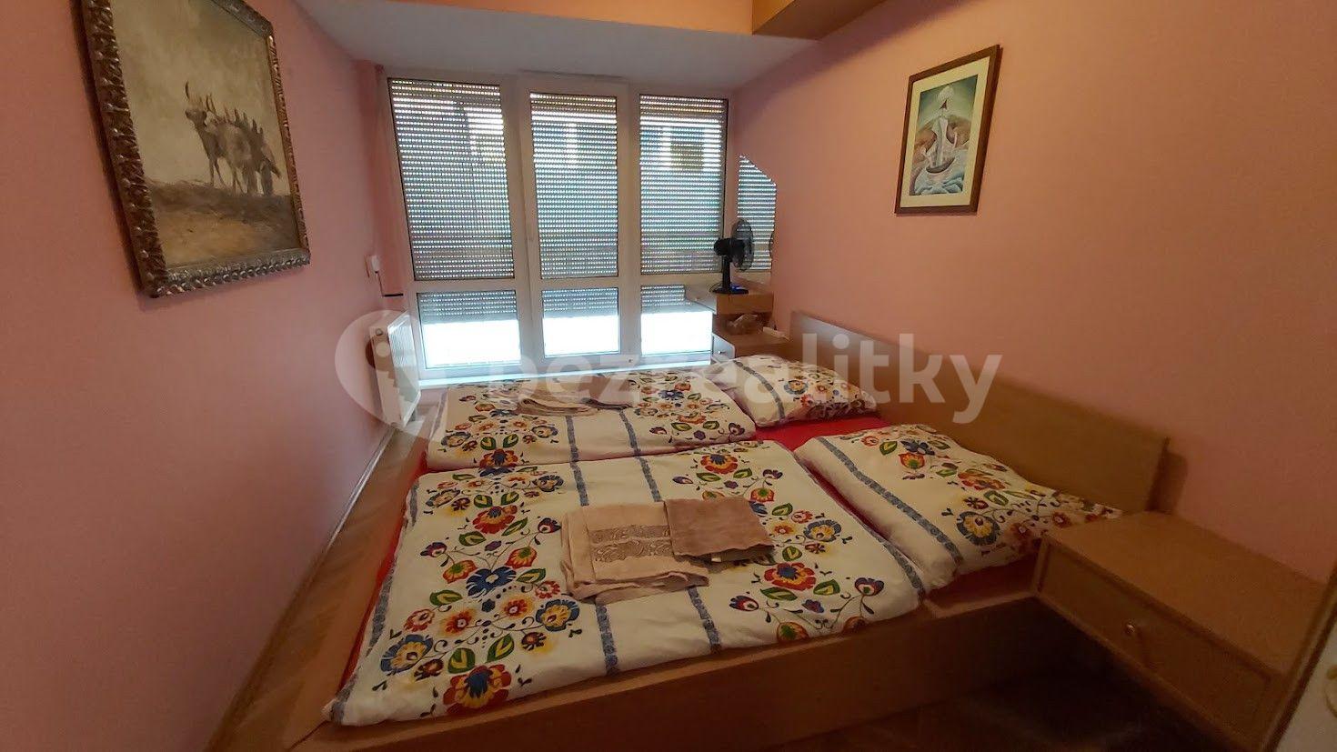 Pronájem bytu 3+kk 75 m², Zámocká, Bratislava - mestská časť Staré Mesto, Bratislavský kraj