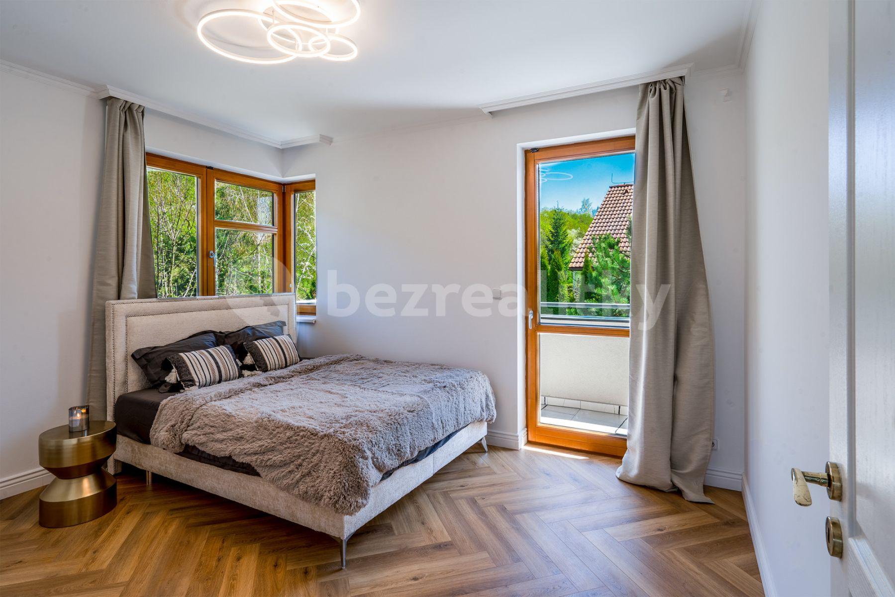 Pronájem bytu 5+1 250 m², Pod Valem II., Průhonice, Středočeský kraj