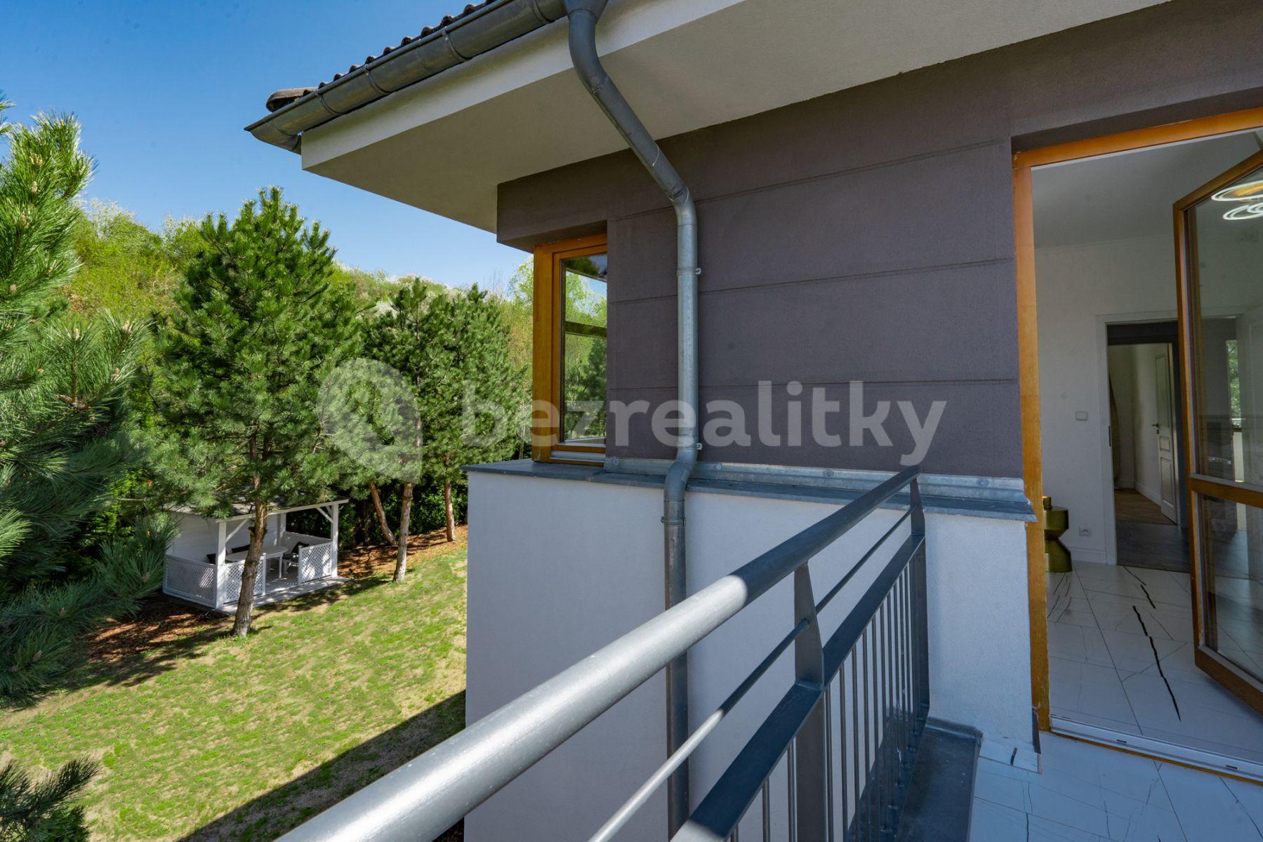 Pronájem bytu 5+1 250 m², Pod Valem II., Průhonice, Středočeský kraj