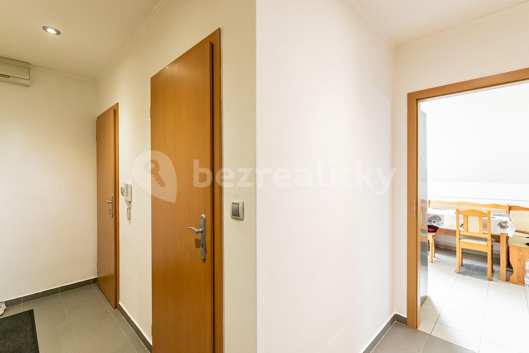 Prodej bytu 1+1 50 m², U Školky, Nupaky, Středočeský kraj