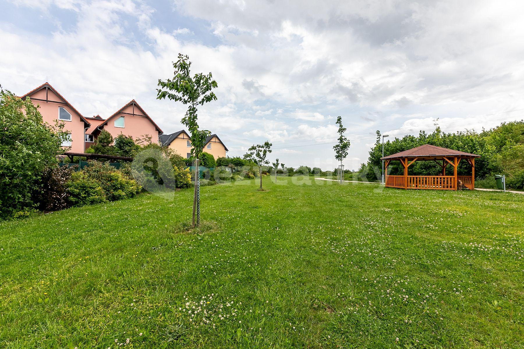 Prodej bytu 1+1 50 m², U Školky, Nupaky, Středočeský kraj