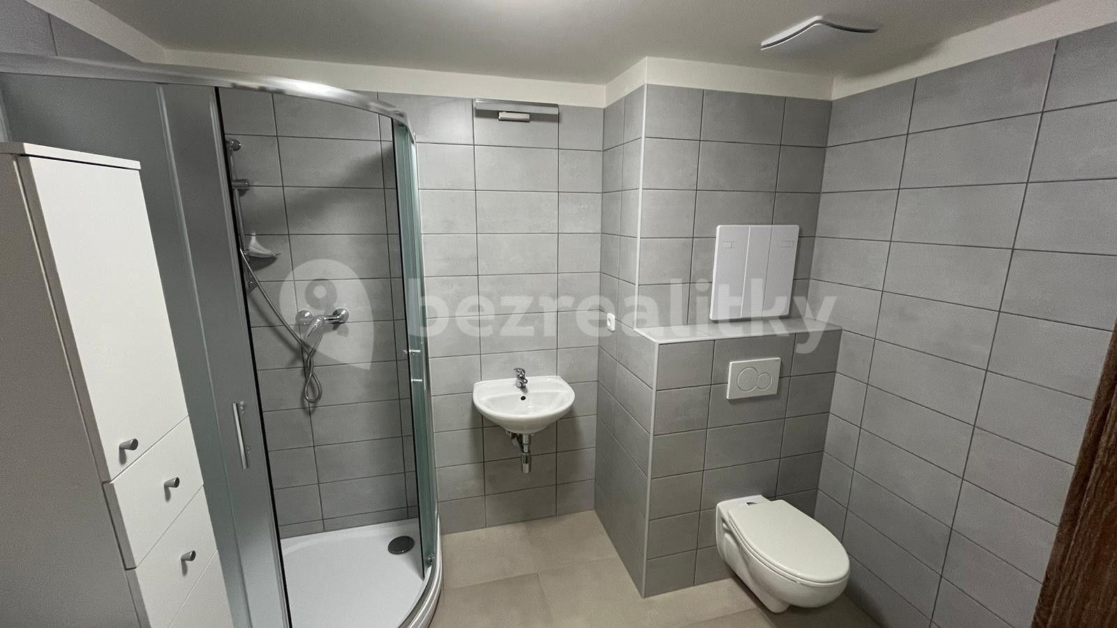 Pronájem bytu 2+kk 55 m², U Kasáren, Dašice, Pardubický kraj