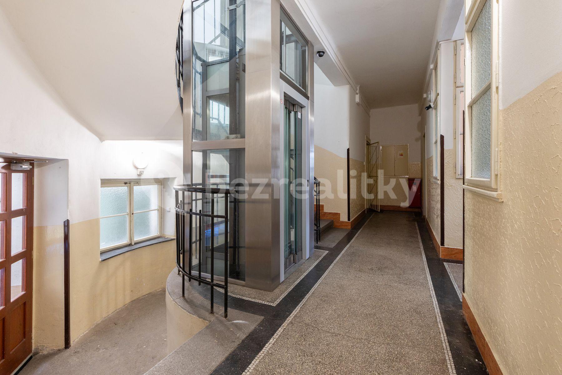 Prodej bytu 2+kk 62 m², Železničářů, Praha, Praha