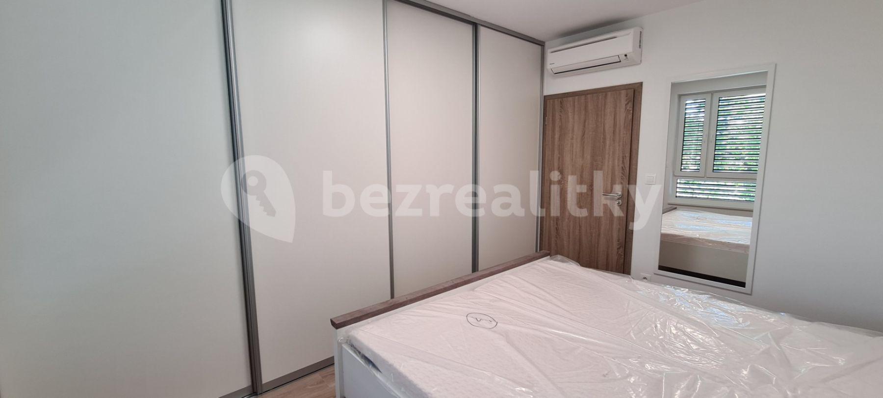 Pronájem bytu 2+1 60 m², Kvačalova, Ružinov, Bratislavský kraj