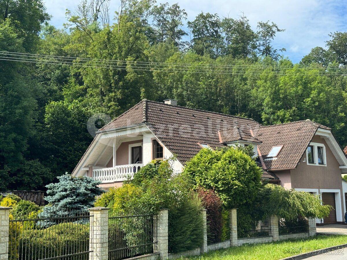 Prodej domu 220 m², pozemek 1.707 m², Sebranice, Pardubický kraj