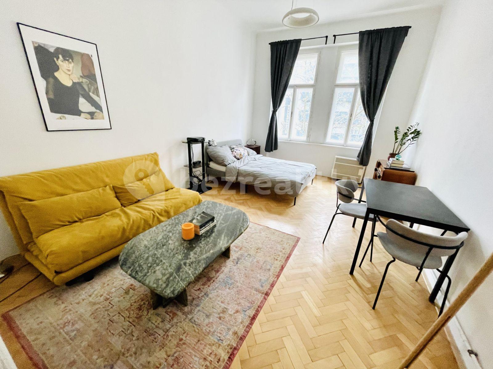 Pronájem bytu 1+1 38 m², Šaldova, Praha, Praha