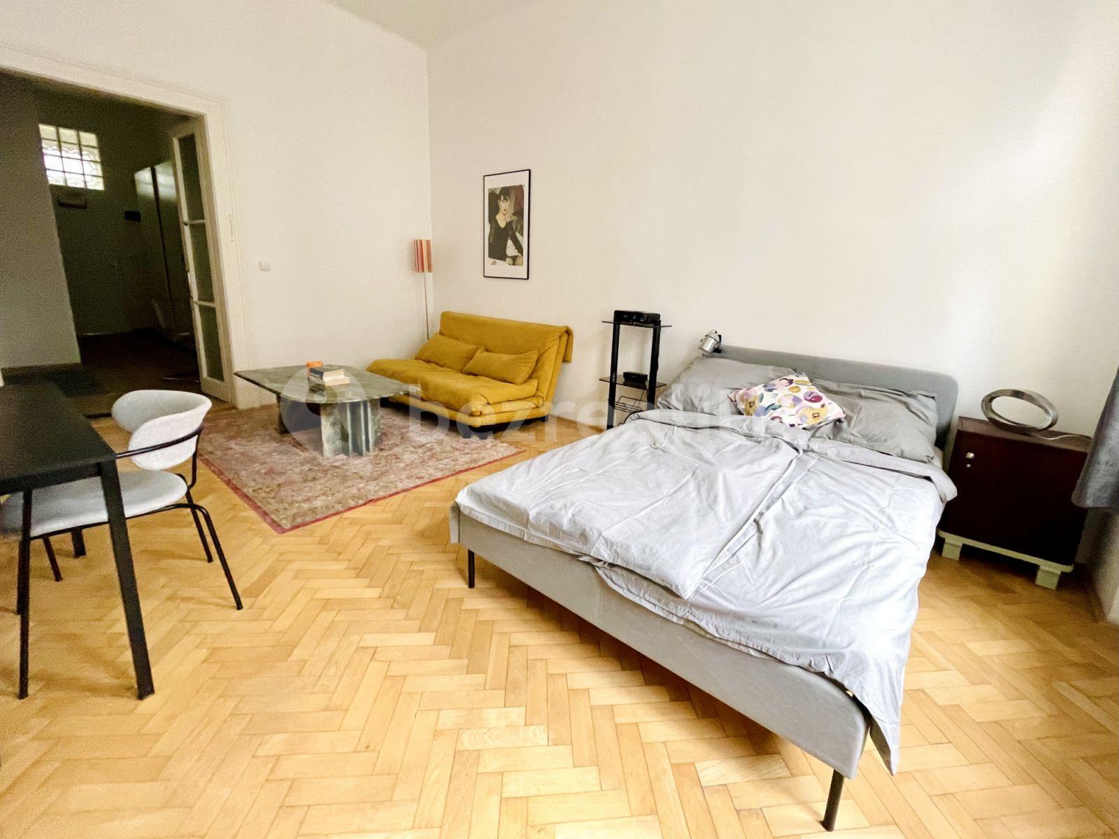 Pronájem bytu 1+1 38 m², Šaldova, Praha, Praha