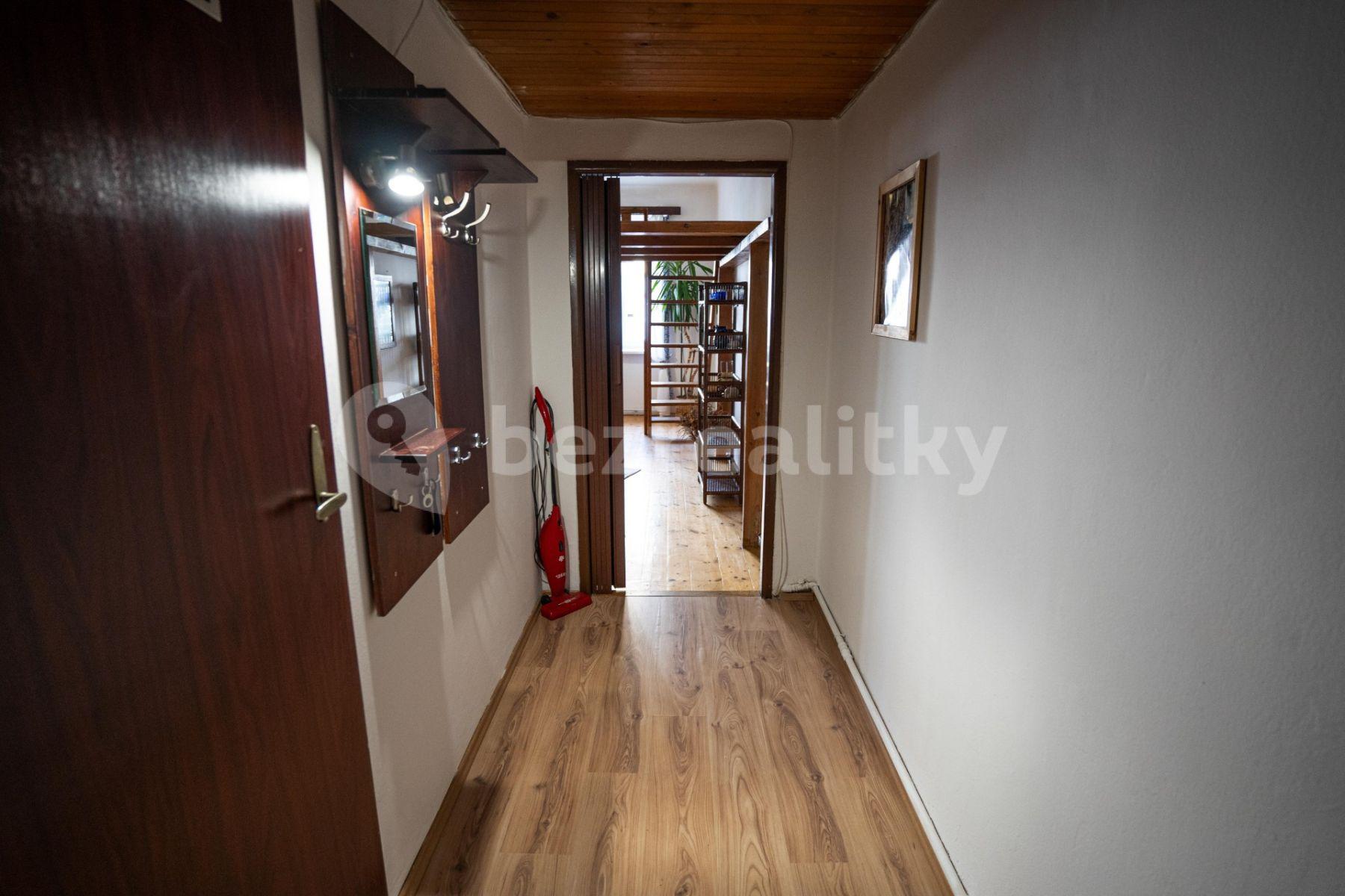 Pronájem bytu 1+kk 35 m², Pelhřimovská, Praha, Praha