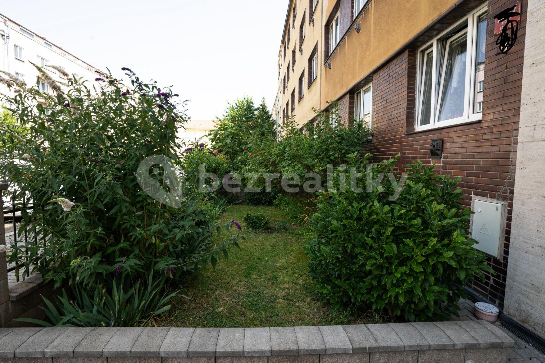 Pronájem bytu 1+kk 35 m², Pelhřimovská, Praha, Praha