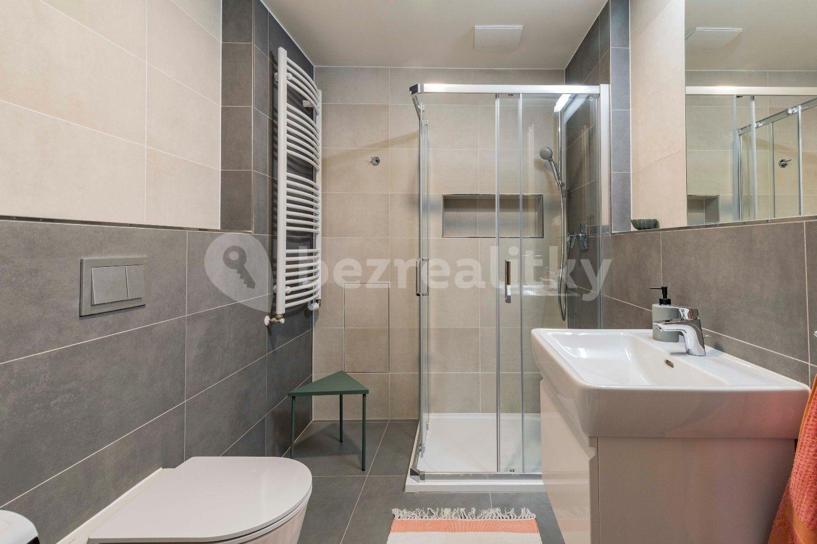 Pronájem bytu 2+kk 56 m², U Pergamenky, Praha, Praha