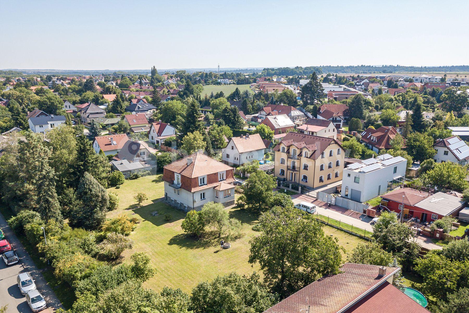 Prodej pozemku 1.000 m², Lipenská, Praha, Praha