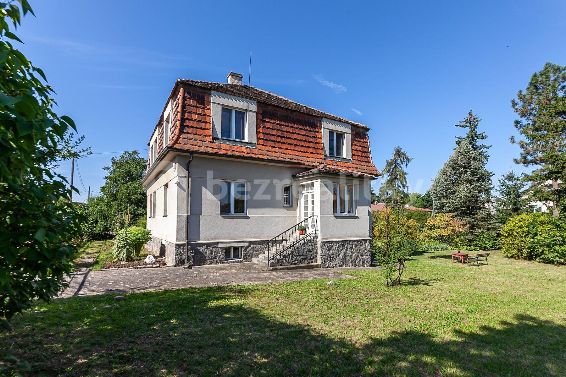 Prodej pozemku 1.182 m², Lipenská, Praha, Praha