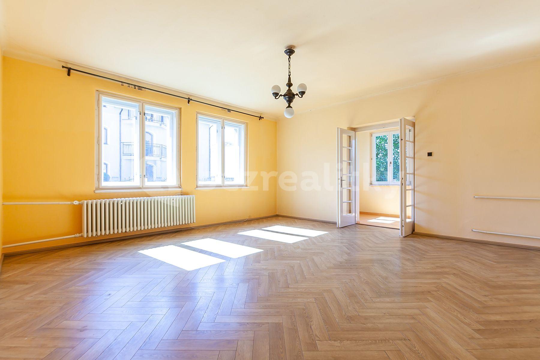 Prodej pozemku 1.182 m², Lipenská, Praha, Praha