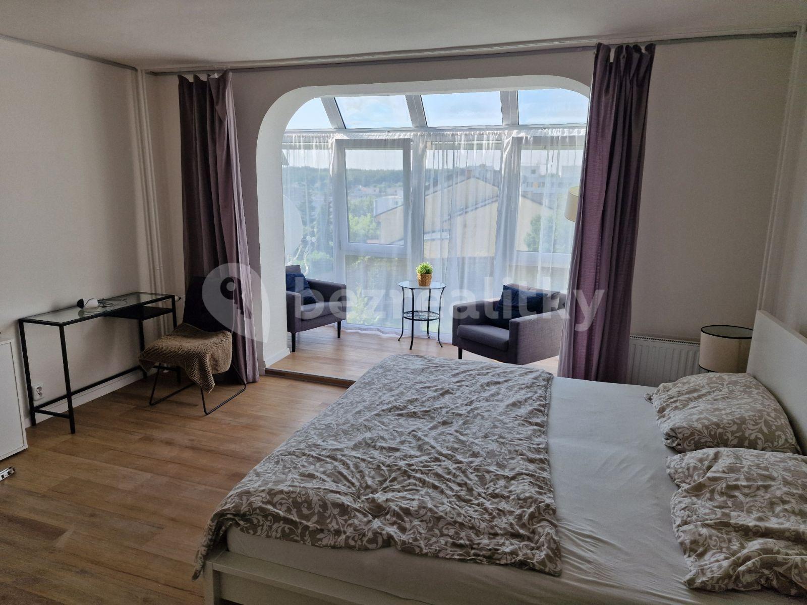 Pronájem bytu 1+kk 25 m², K Trninám, Praha, Praha