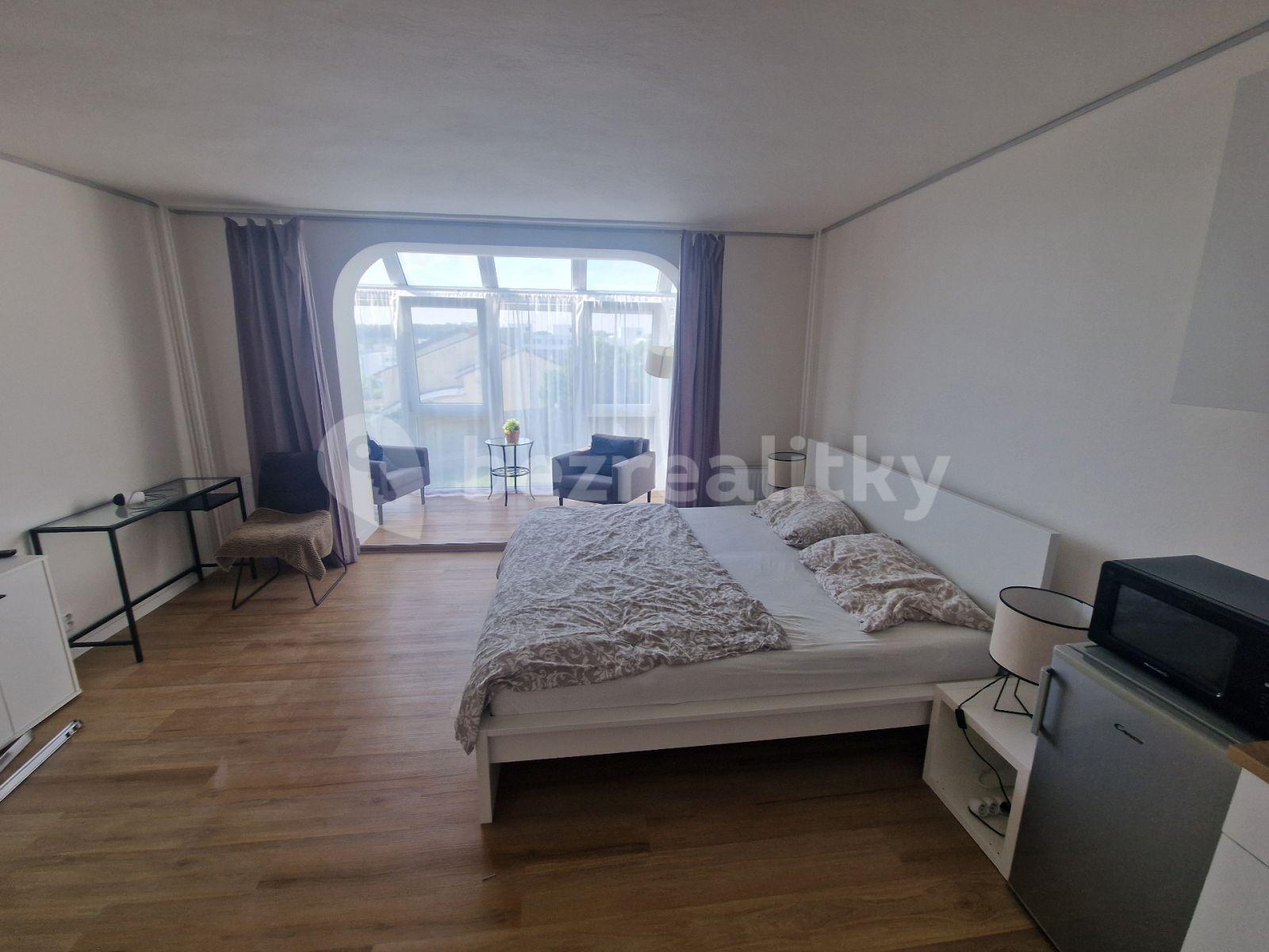 Pronájem bytu 1+kk 25 m², K Trninám, Praha, Praha