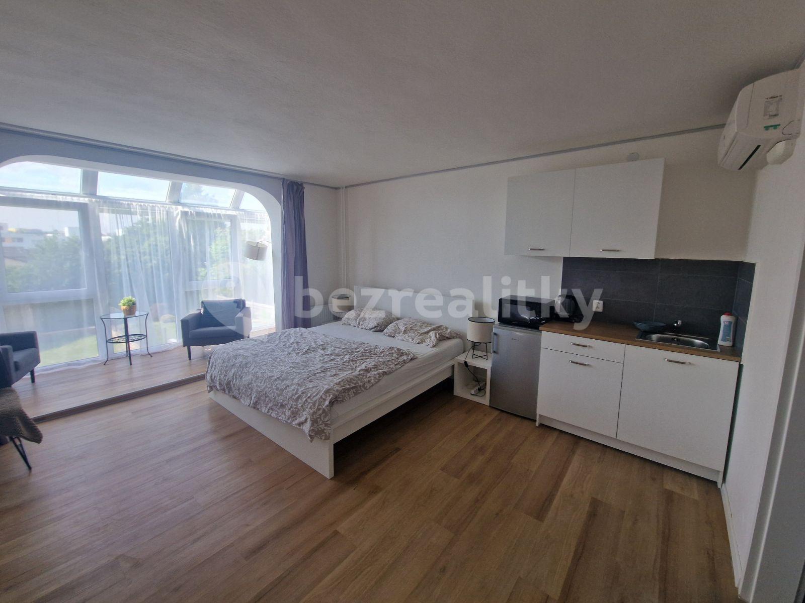 Pronájem bytu 1+kk 25 m², K Trninám, Praha, Praha