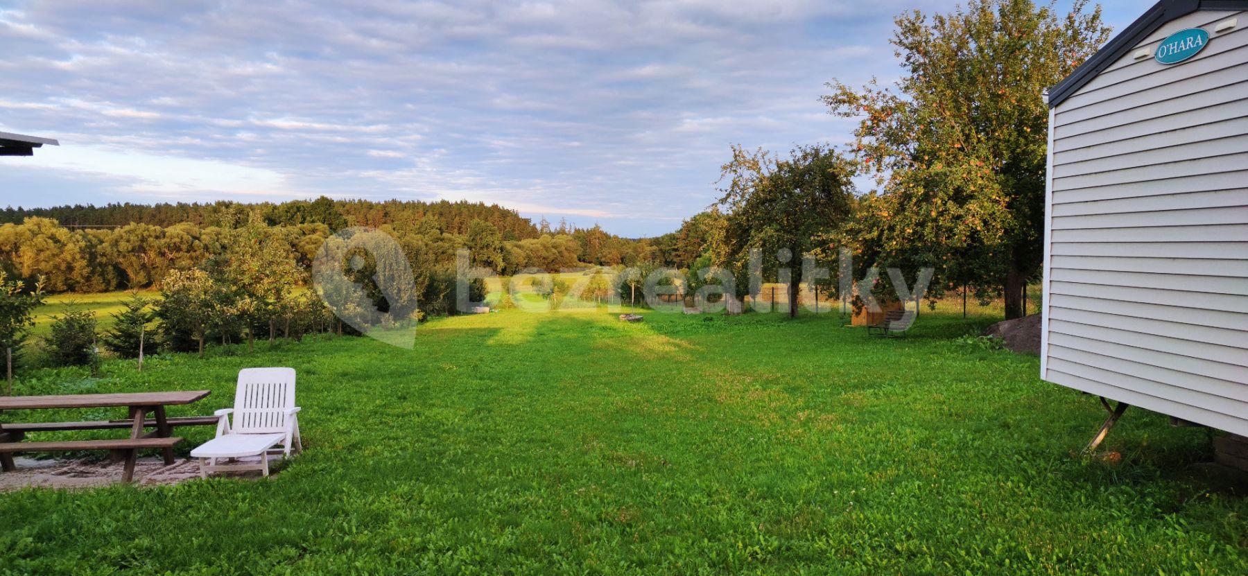 Prodej pozemku 3.654 m², Bernartice, Jihočeský kraj