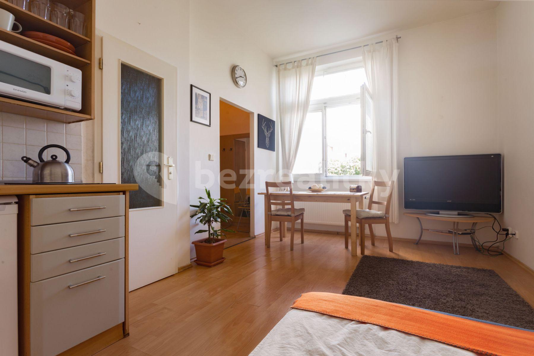 Pronájem bytu 1+kk 28 m², Kozácká, Praha, Praha