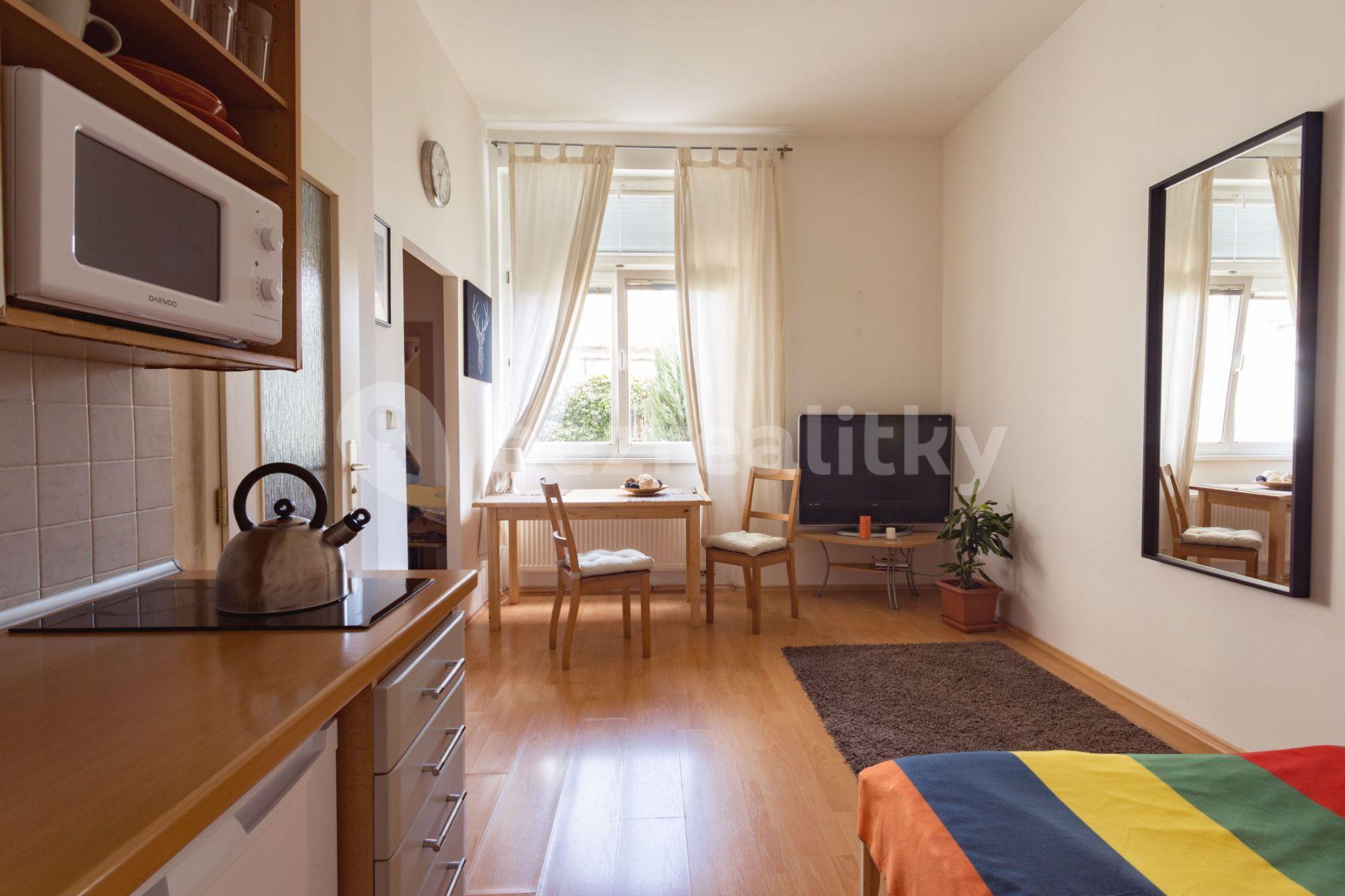 Pronájem bytu 1+kk 28 m², Kozácká, Praha, Praha