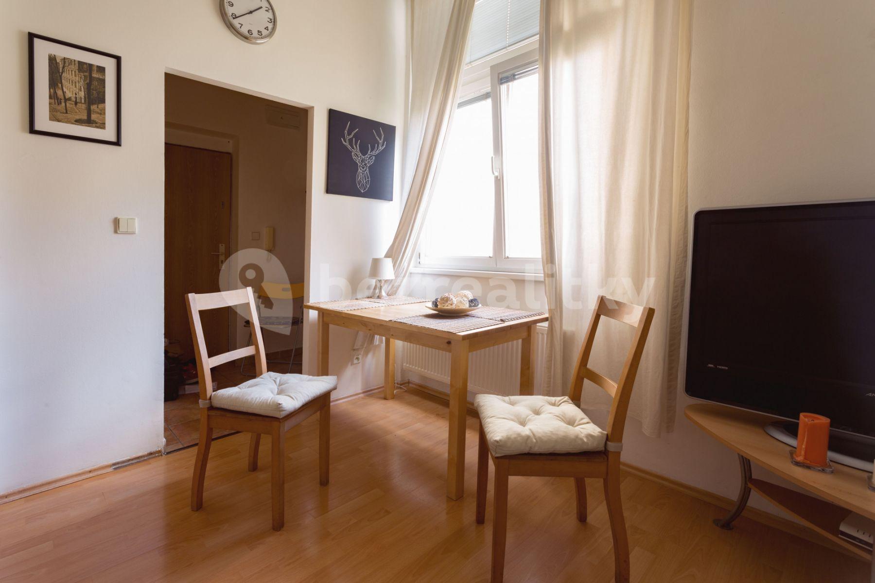 Pronájem bytu 1+kk 28 m², Kozácká, Praha, Praha