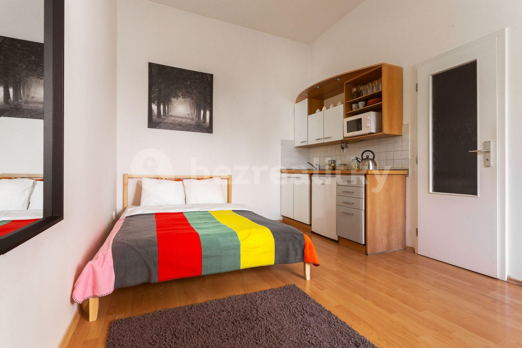 Pronájem bytu 1+kk 28 m², Kozácká, Praha, Praha