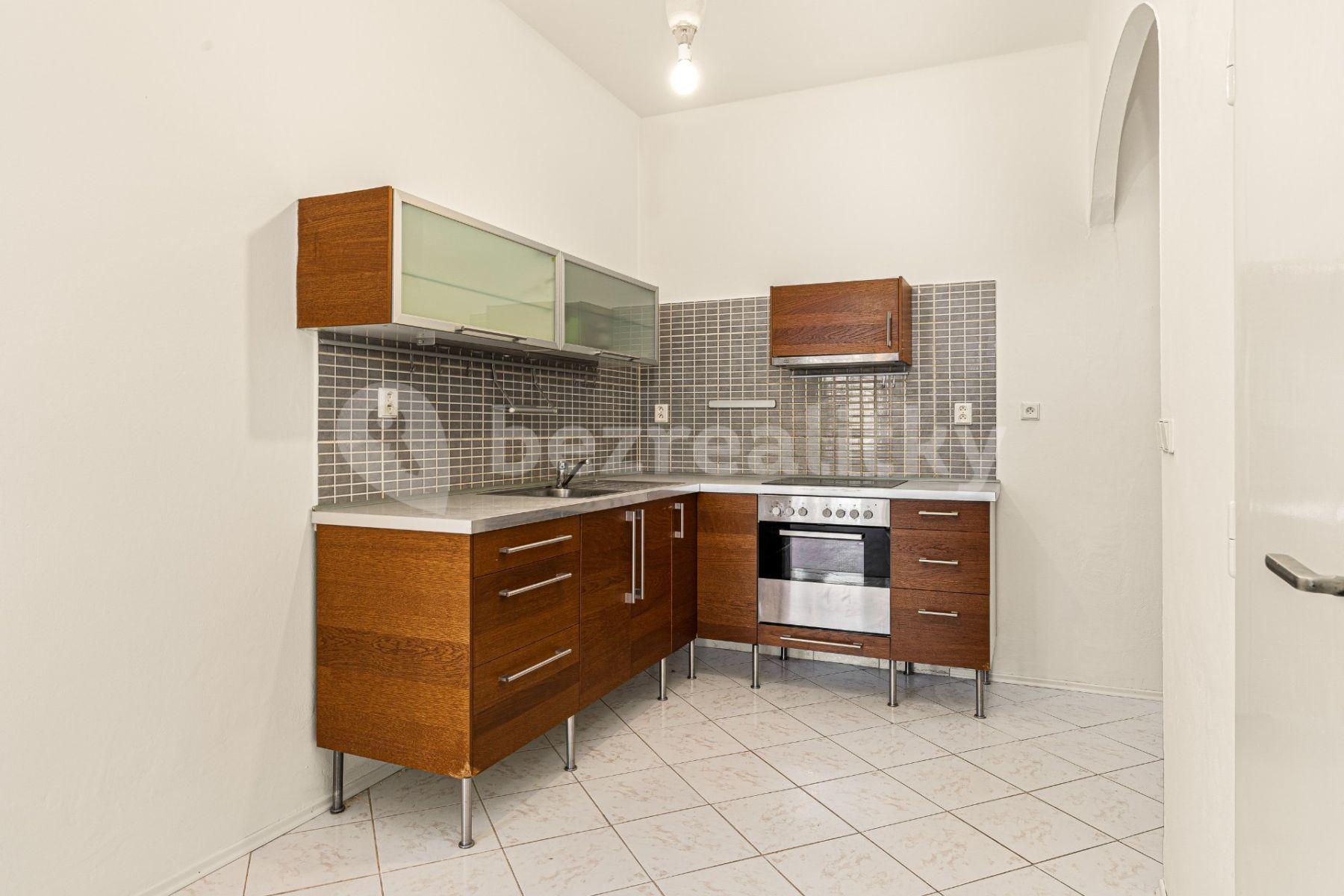 Prodej bytu 2+1 52 m², Tolstého, Praha, Praha