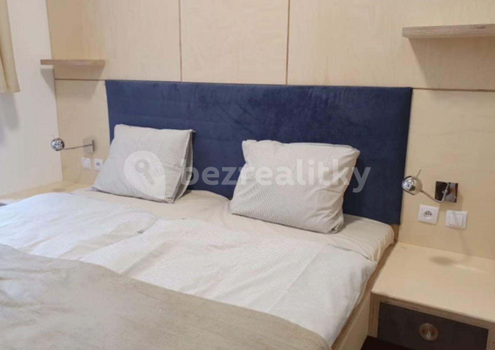 Pronájem bytu 2+kk 35 m², Tyršova, Praha, Praha