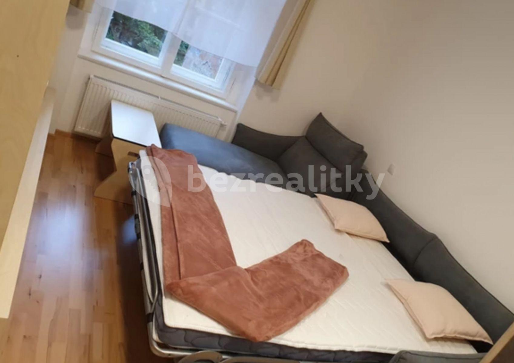 Pronájem bytu 2+kk 35 m², Tyršova, Praha, Praha