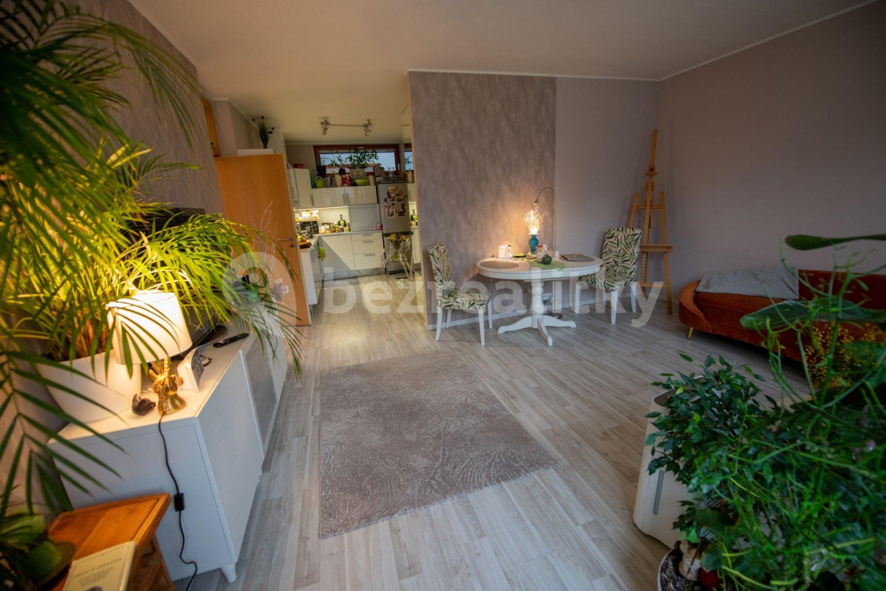 Pronájem bytu 3+kk 75 m², U Stanice, Praha, Praha