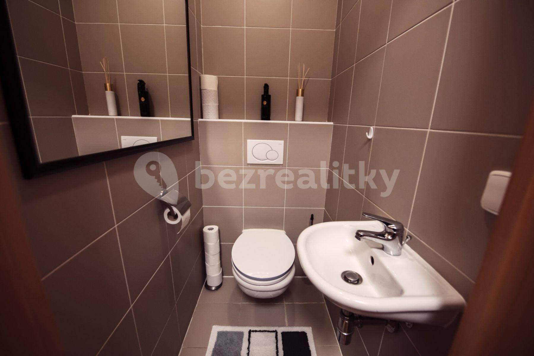 Pronájem bytu 3+kk 75 m², U Stanice, Praha, Praha