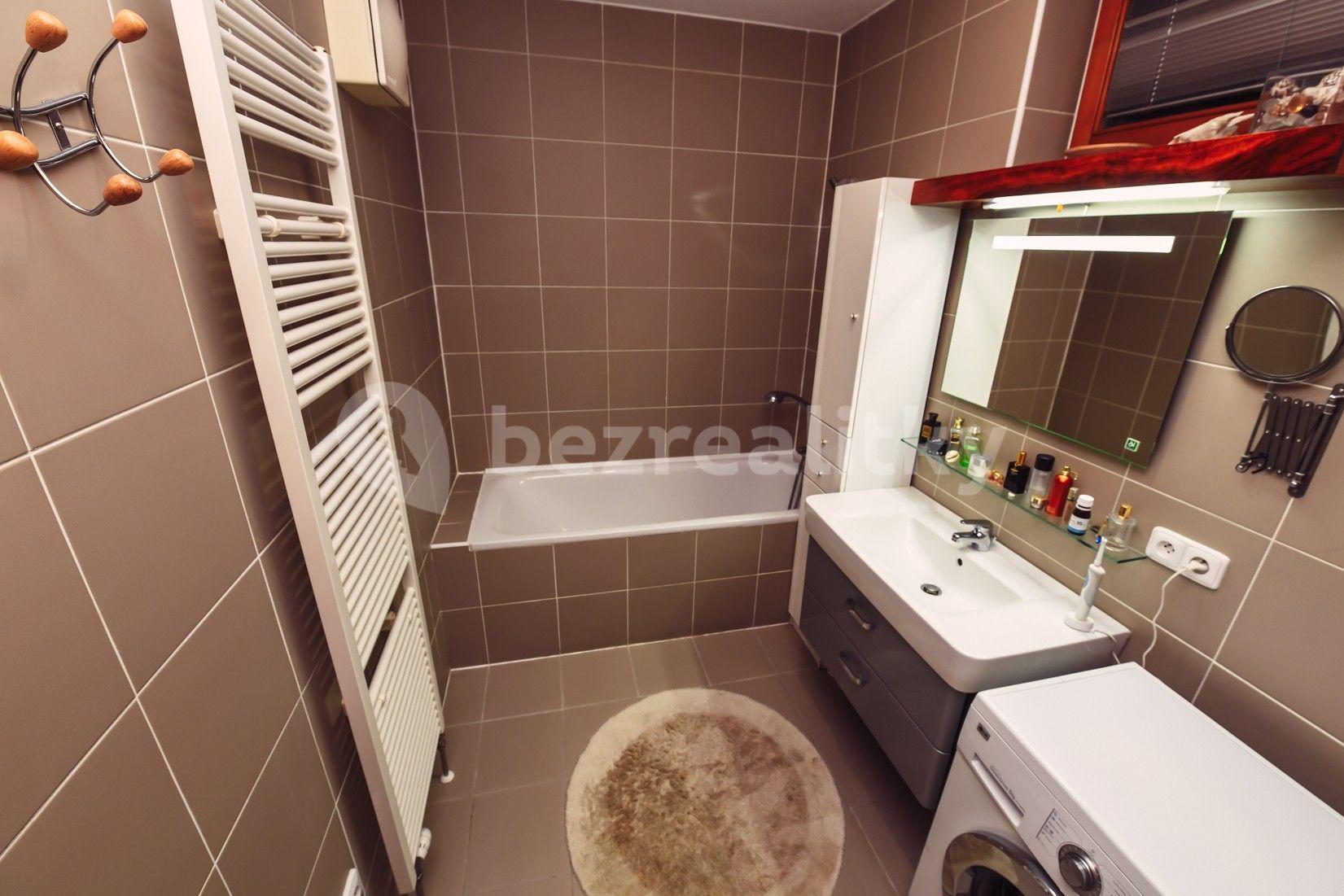 Pronájem bytu 3+kk 75 m², U Stanice, Praha, Praha