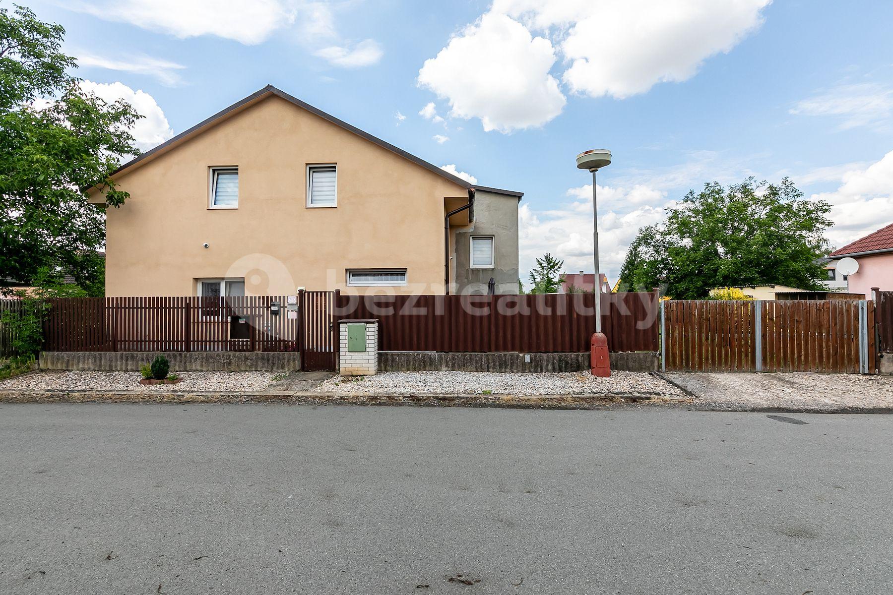 Prodej domu 320 m², pozemek 1.032 m², Luční, Tišice, Středočeský kraj