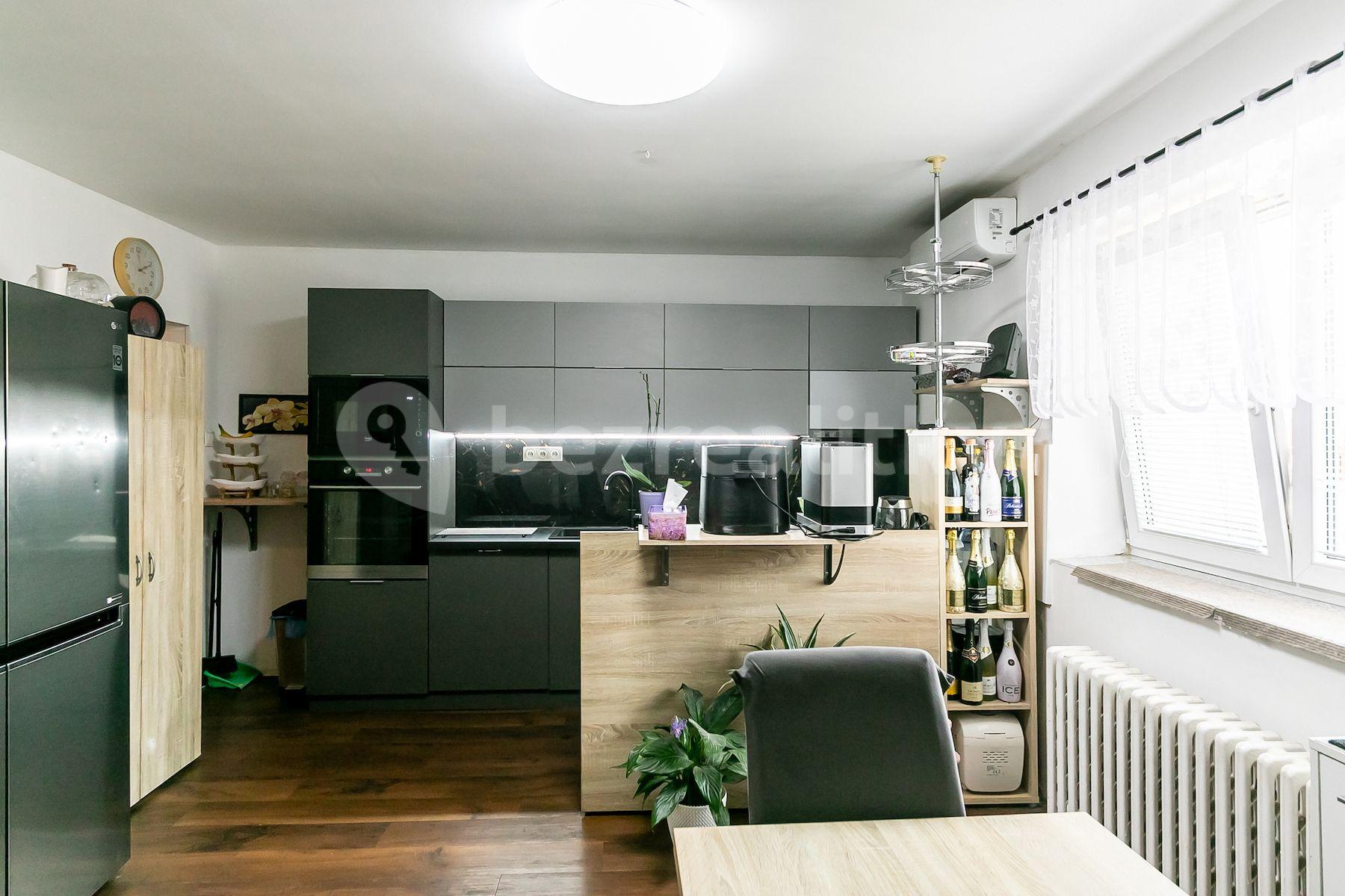 Prodej domu 320 m², pozemek 1.032 m², Luční, Tišice, Středočeský kraj