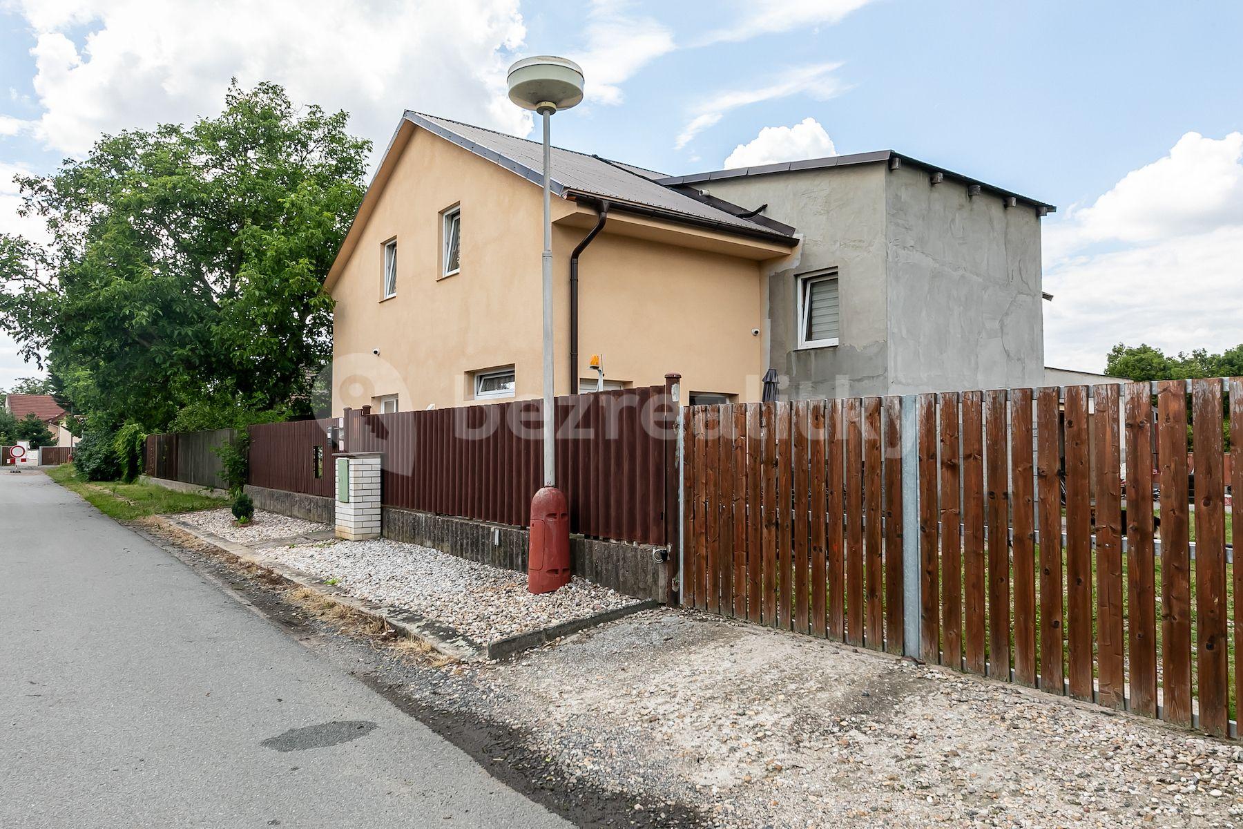 Prodej domu 320 m², pozemek 1.032 m², Luční, Tišice, Středočeský kraj