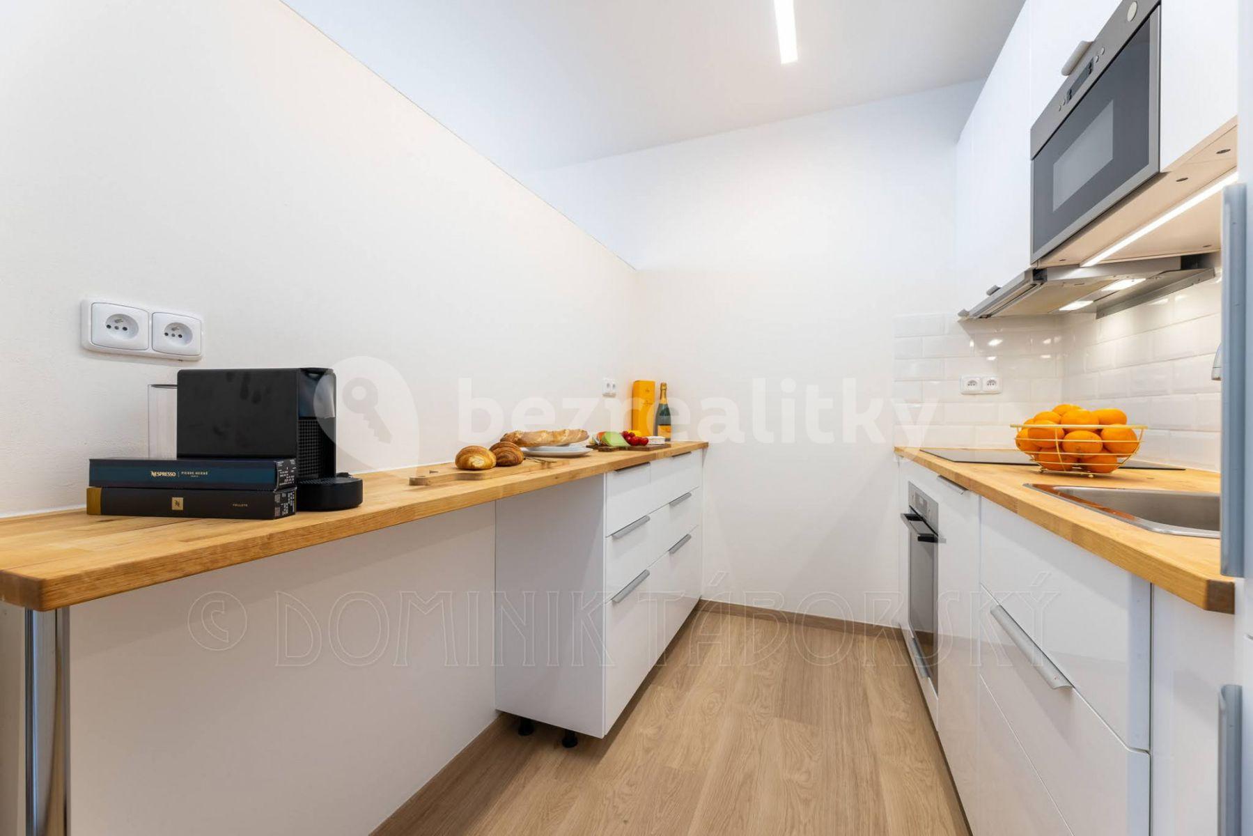 Pronájem bytu 1+1 45 m², Karlova, Praha, Praha