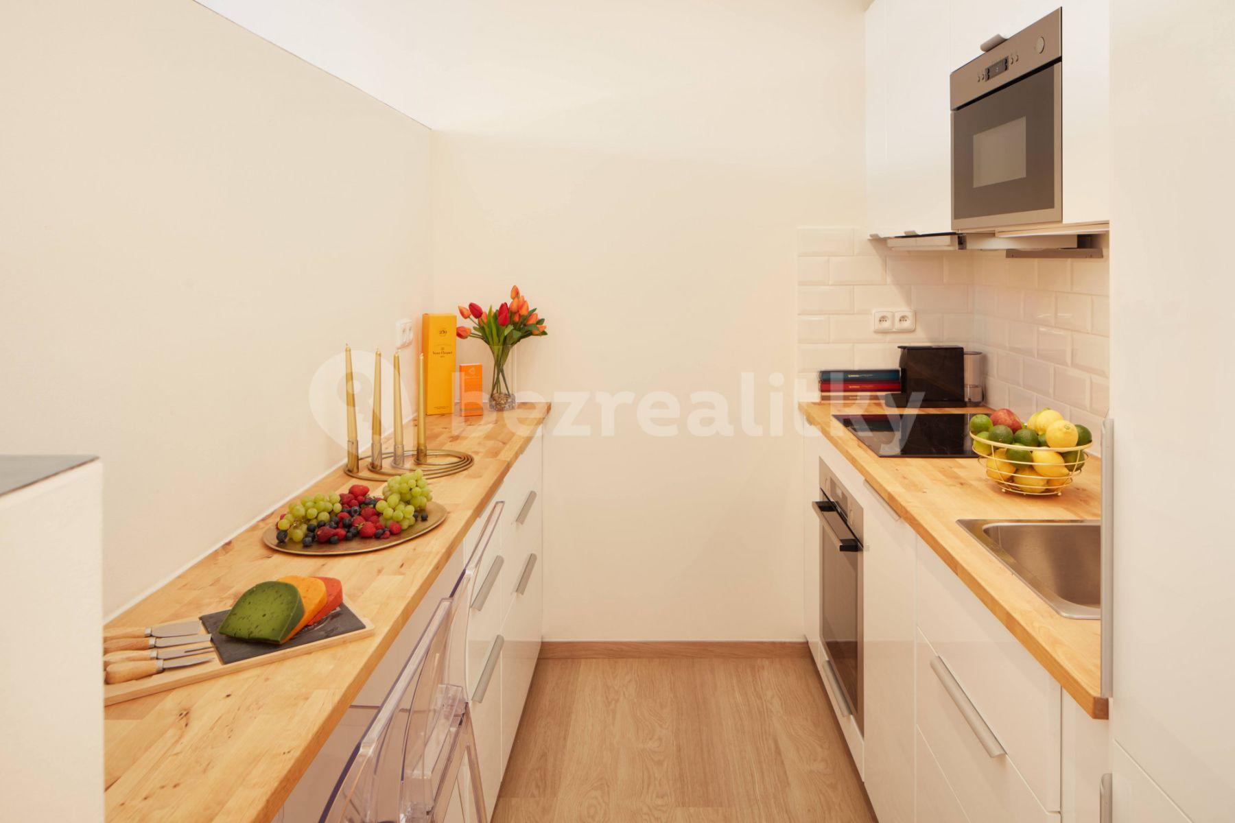 Pronájem bytu 1+1 45 m², Karlova, Praha, Praha