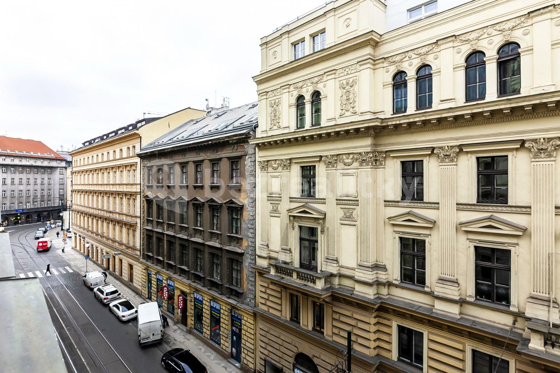 Pronájem bytu 2+1 60 m², Dlážděná, Praha, Praha