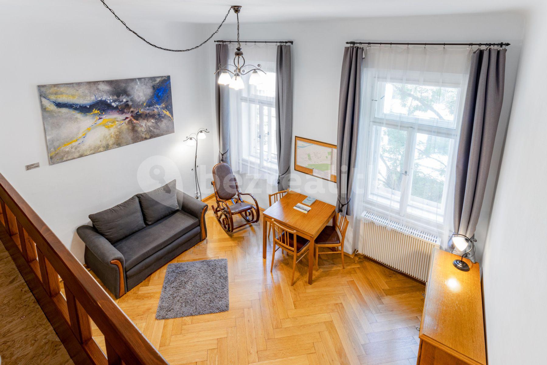 Pronájem bytu 2+1 26 m², Pernerova, Praha, Praha