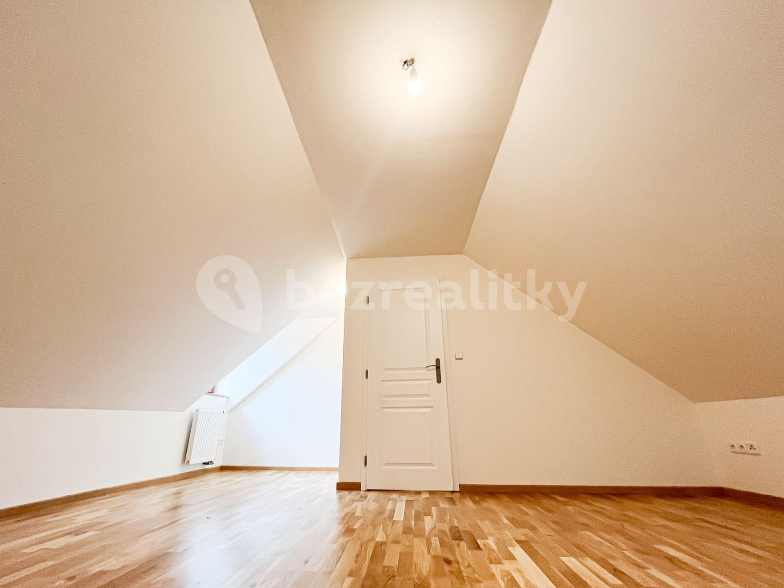 Pronájem bytu 3+kk 86 m², Pod Hradištěm, Týnec nad Sázavou, Středočeský kraj